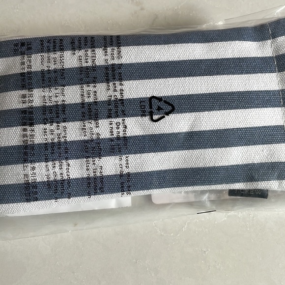 J crew Round blue-light glasses with case
Item AH933 Black onyx readers - Picture 5 of 5